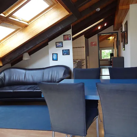 Ξενοδοχείο με διαμερίσματα Artist & Garni