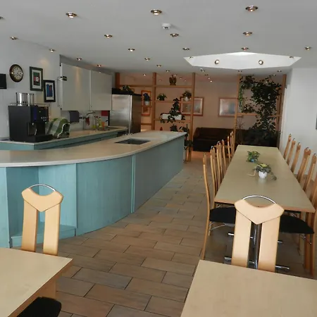 Ξενοδοχείο με διαμερίσματα Artist & Garni