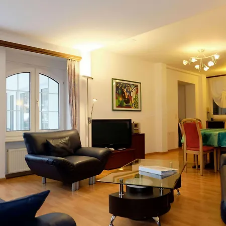 Artist & Garni Aparthotel 3*