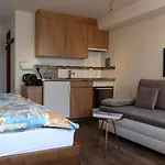 Artist & Garni Aparthotel 3*