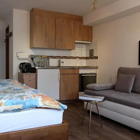 Artist & Garni Aparthotel 3*